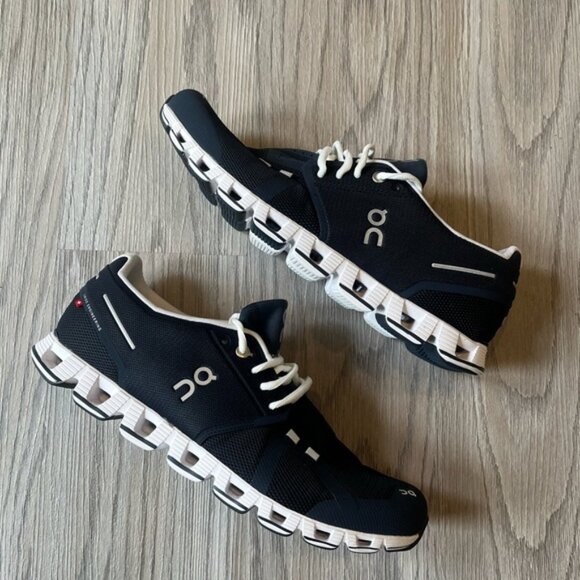 On Cloud Running Shoes - Picture 9 of 11